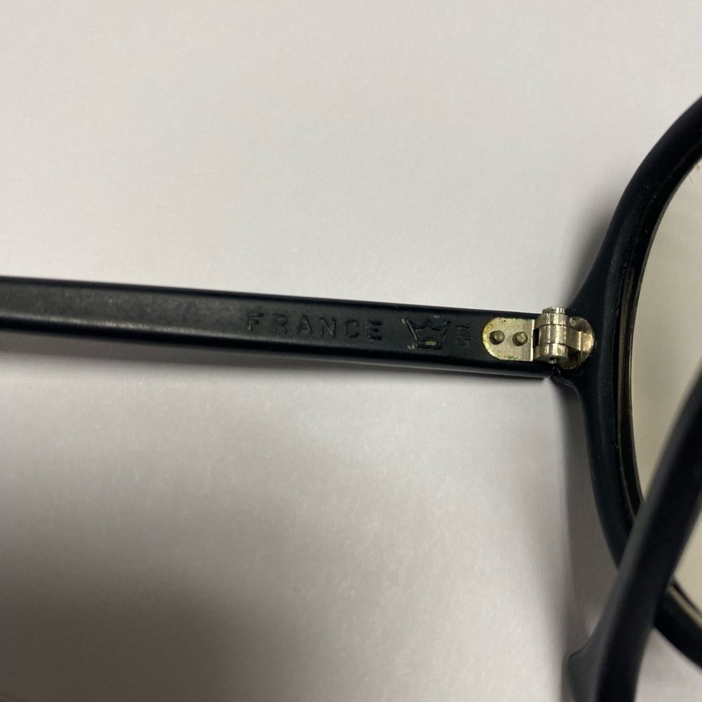 Ray-Ban Black Aviator Sunglasses with Light Tinted Lenses - Picture 6 of 9